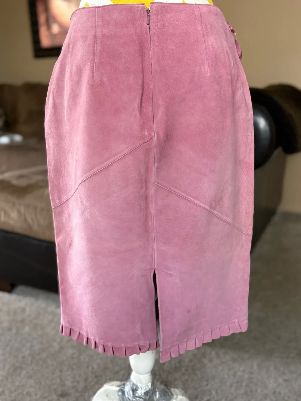 Classiques Entier Suede Pencil Skirt in Dusty Rose vintage size 8